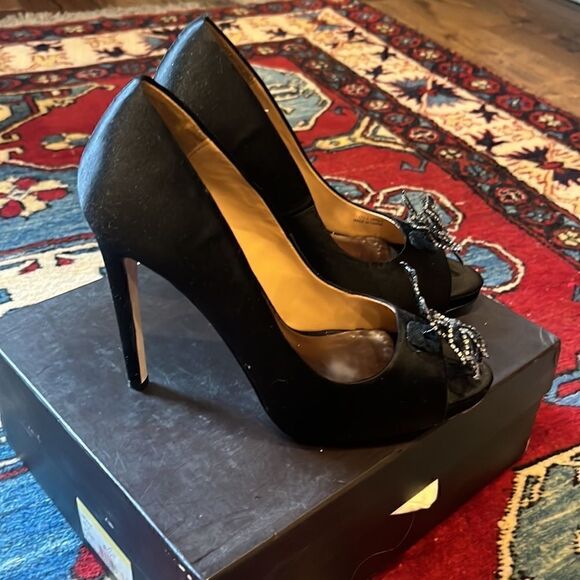 Badgley Mischka Satin Black Peep-toe Heels - Picture 5 of 11